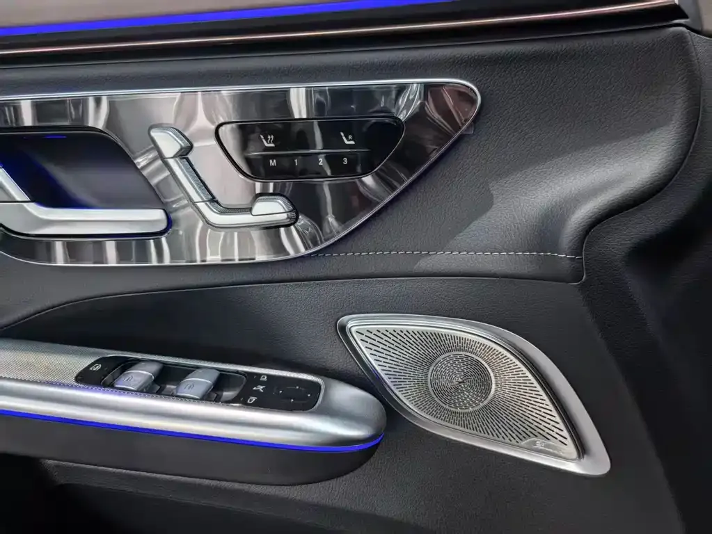 Mercedes-Benz EQE SUV — фото 4
