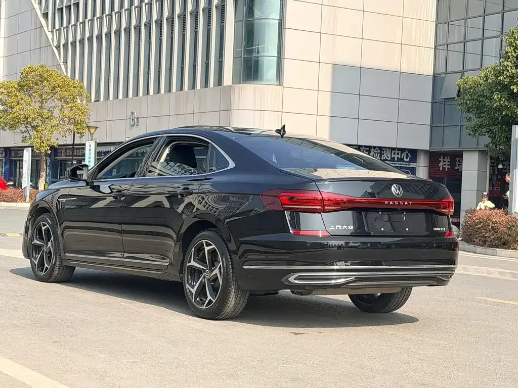 Volkswagen Passat — фото 9