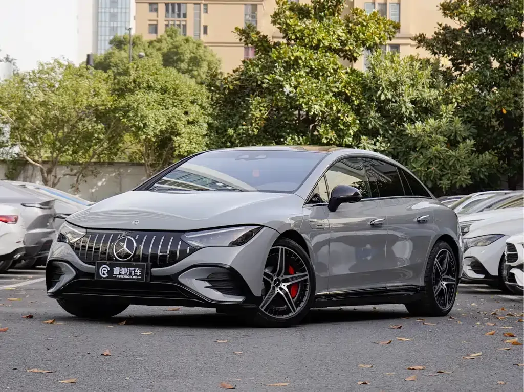Mercedes-Benz EQE AMG — фото 8