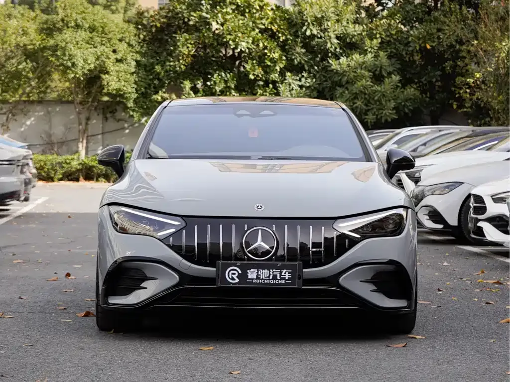 Mercedes-Benz EQE AMG — фото 10