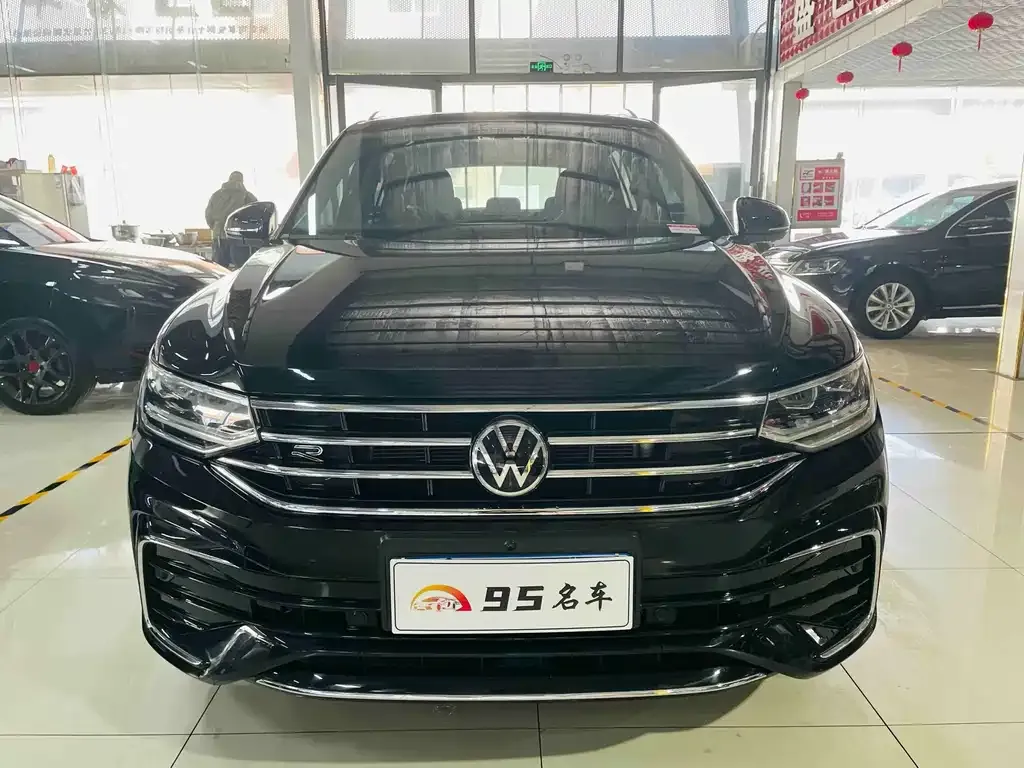 Volkswagen Tiguan L — фото 3