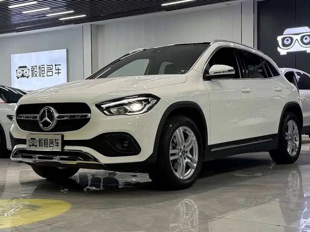 Mercedes-Benz GLA — фото 1