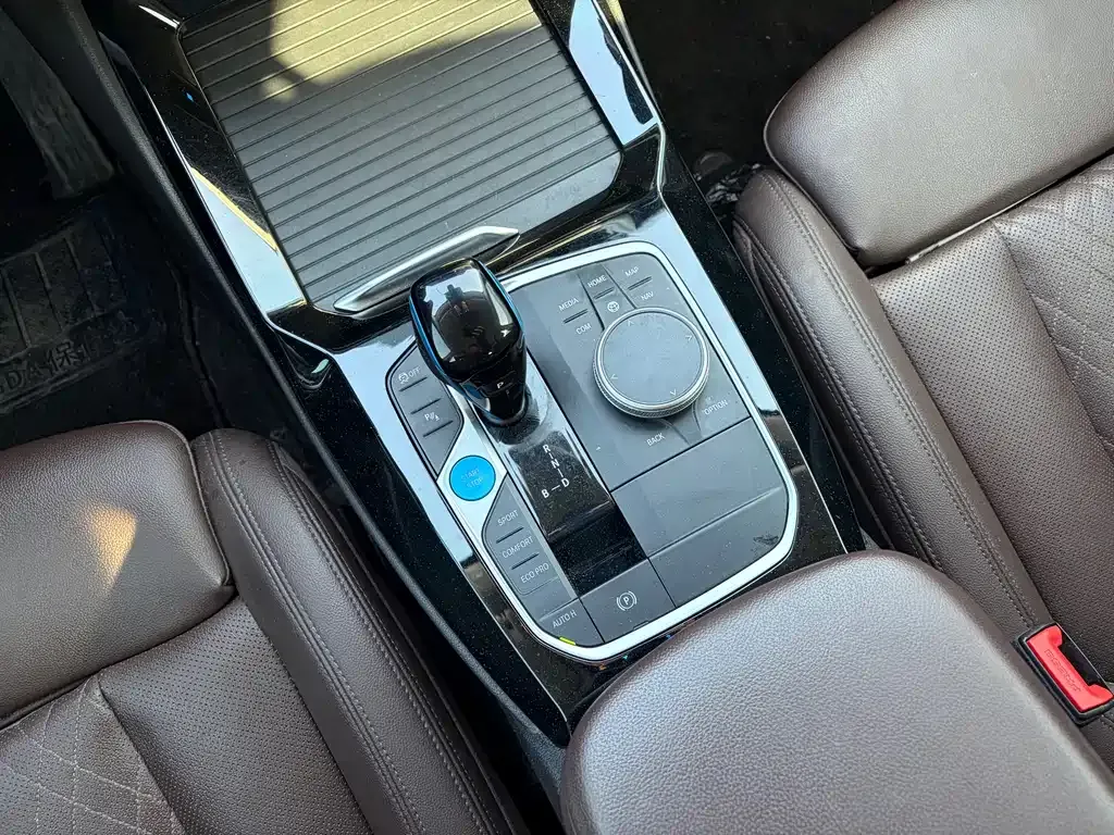 BMW iX3 — фото 6