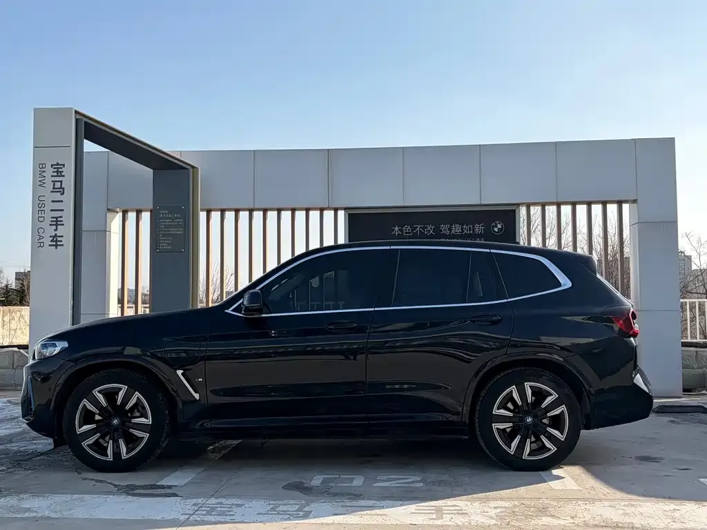 BMW iX3 — фото 5