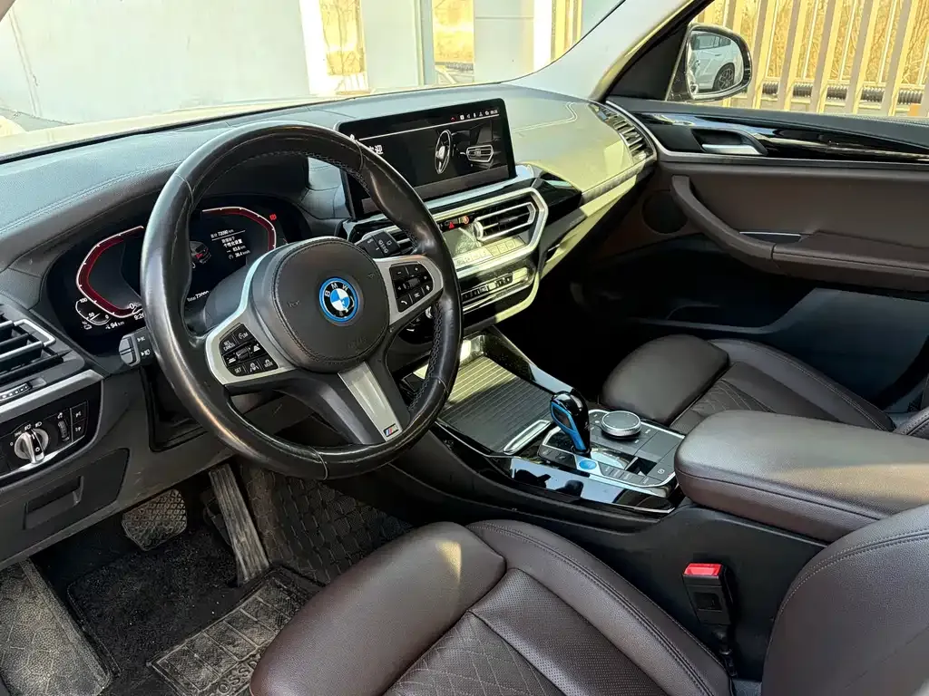 BMW iX3 — фото 10
