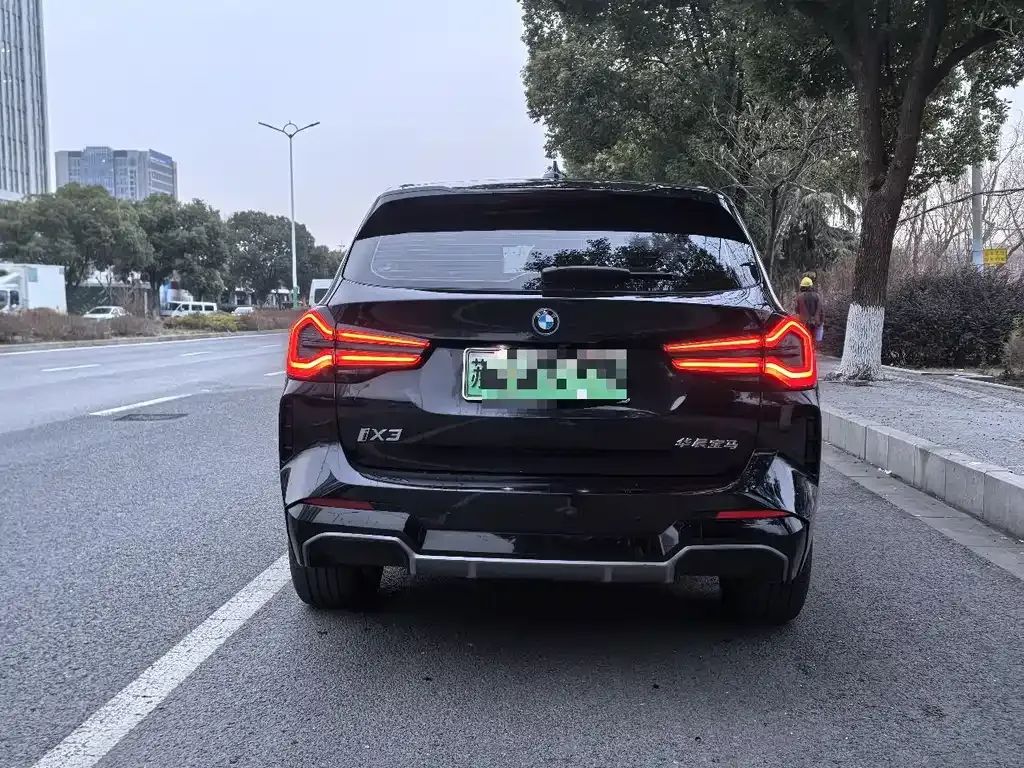 BMW iX3 — фото 10