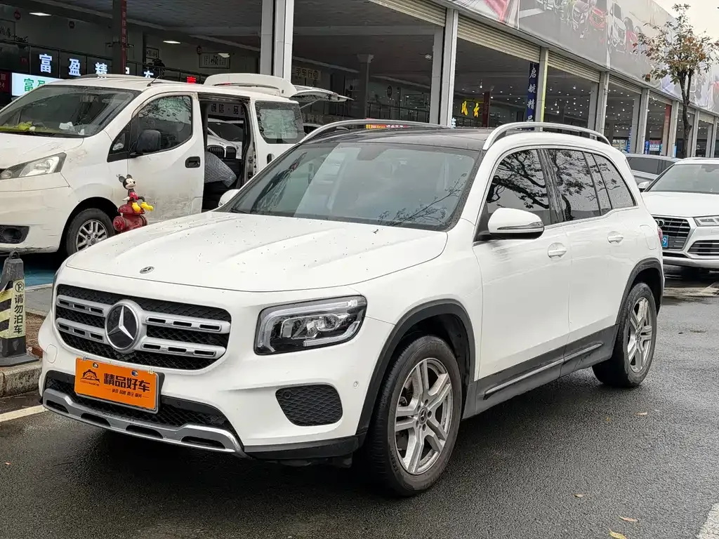 Mercedes-Benz GLB — фото 1