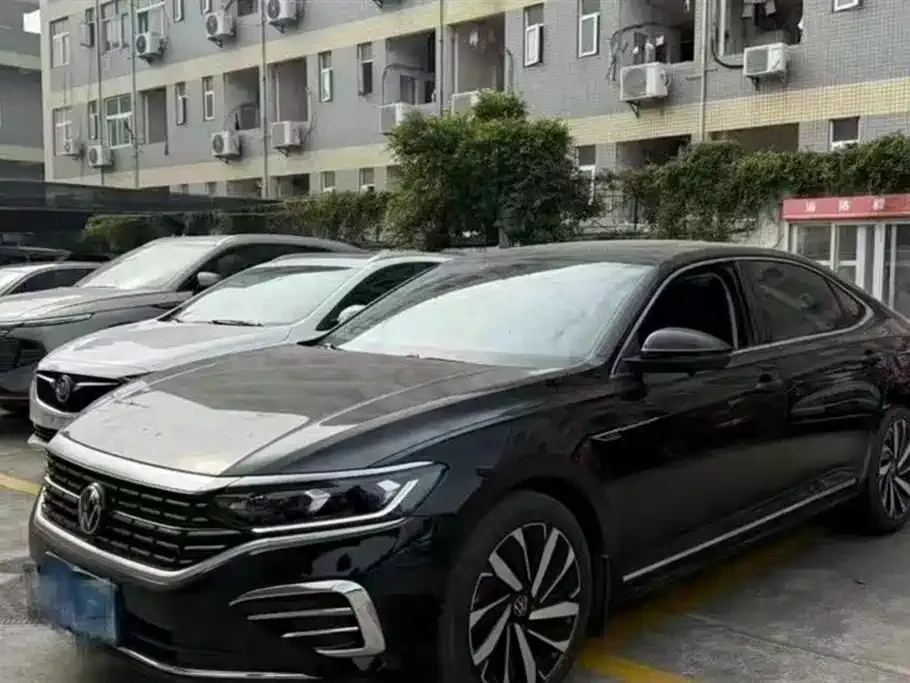 Volkswagen Passat — фото 1
