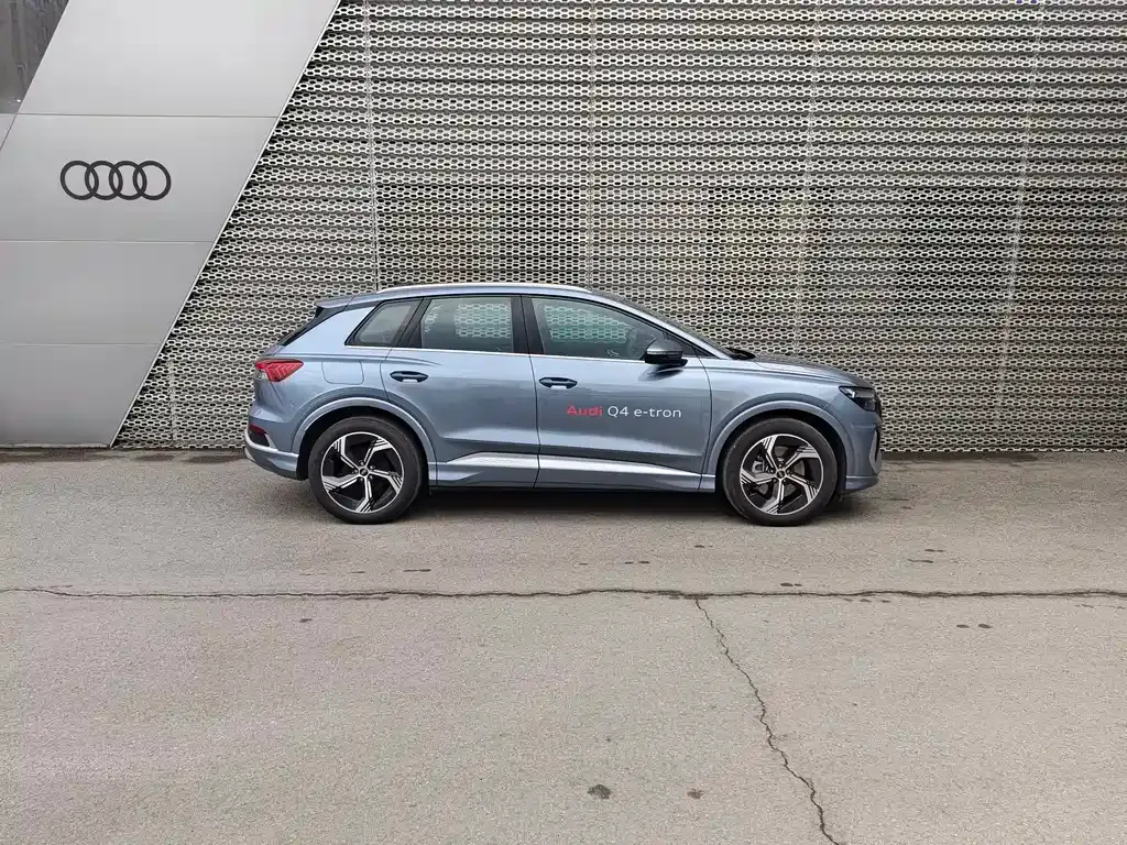 Audi Q4 e-tron — фото 8
