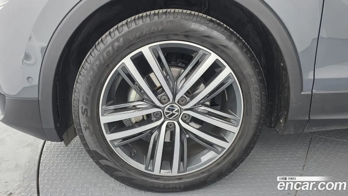 Volkswagen Tiguan — фото 10