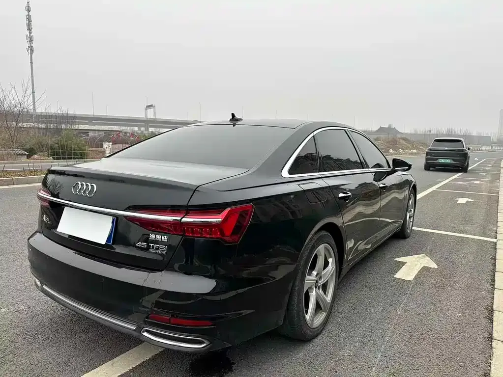 Audi A6L — фото 2