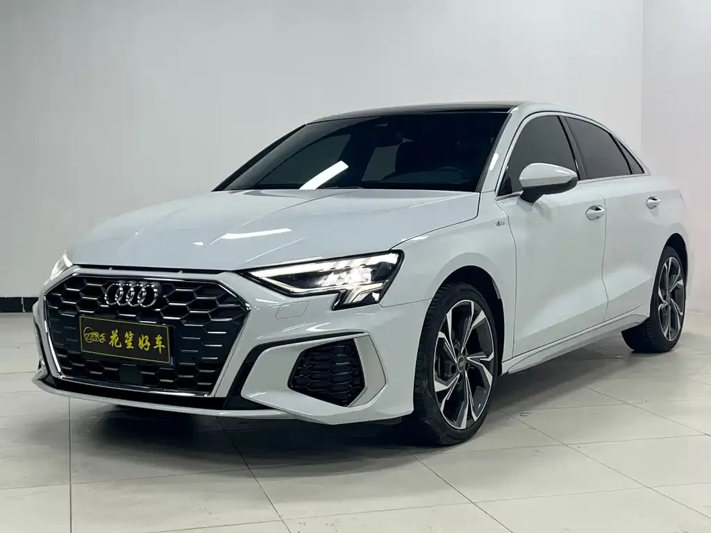 Audi A3 — фото 1