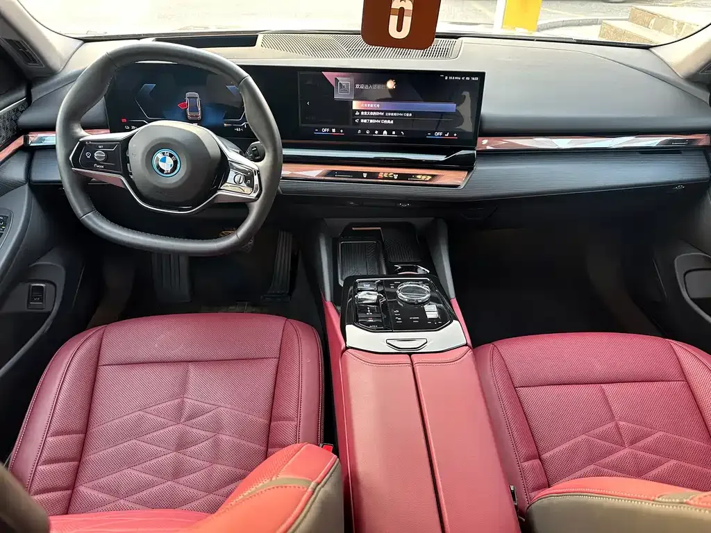 BMW i5 — фото 10