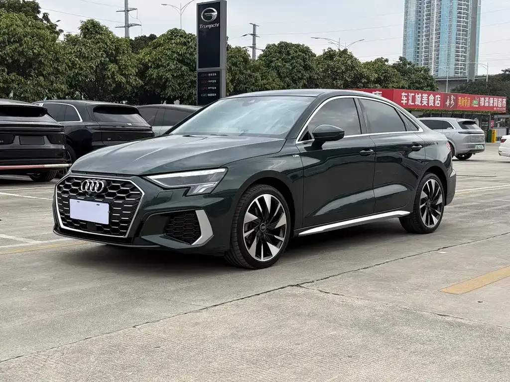 Audi A3 — фото 1