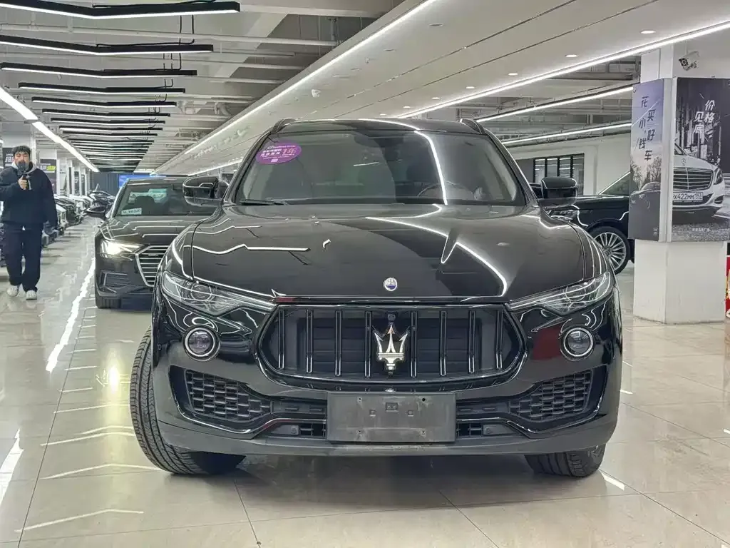 Maserati Levante — фото 1