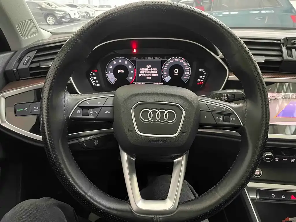 Audi Q3 — фото 7