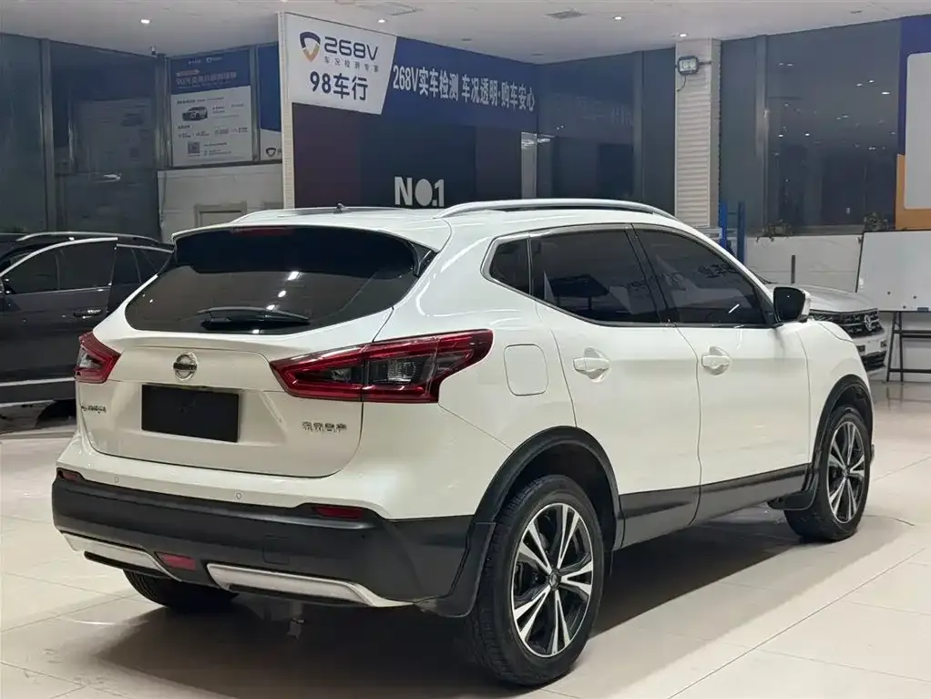 Nissan Qashqai — фото 9