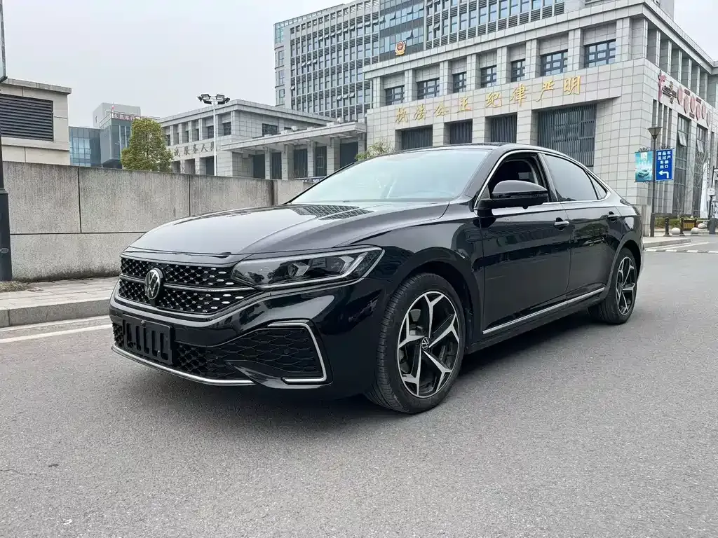 Volkswagen Passat — фото 1