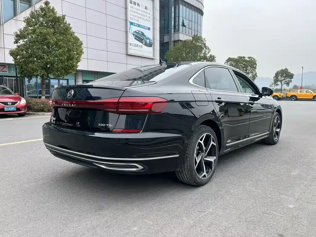Volkswagen Passat — фото 7