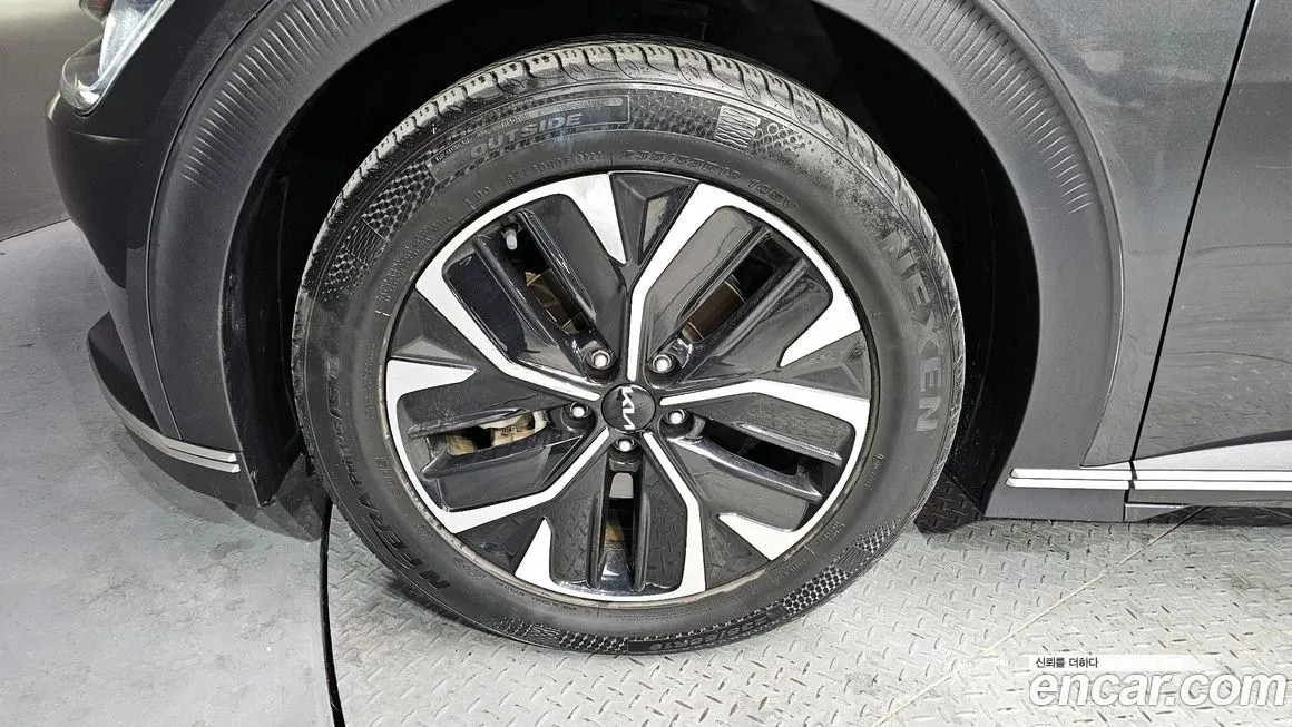 Kia EV6 — фото 9