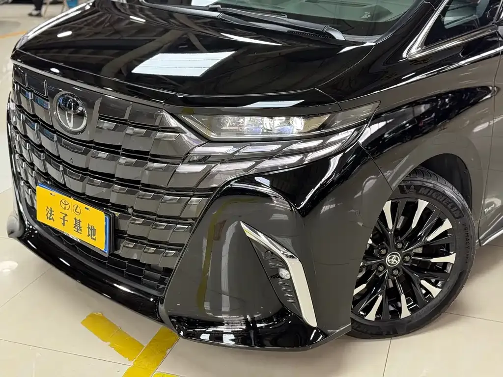 Toyota Alphard — фото 4