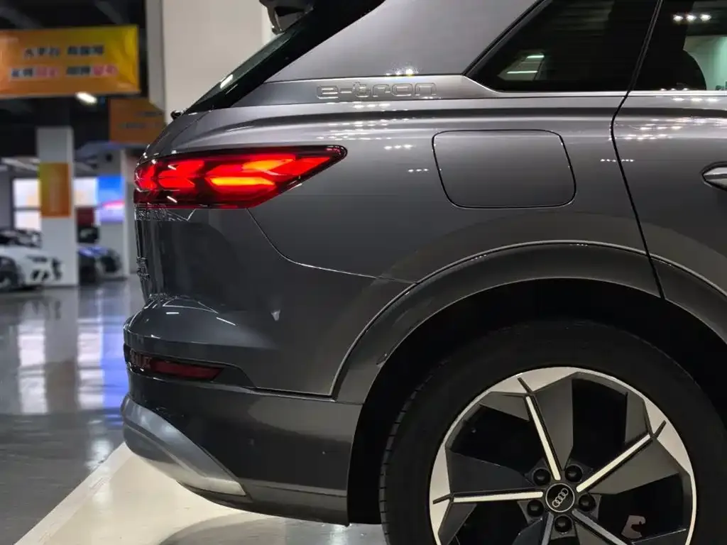Audi Q5 e-tron — фото 4