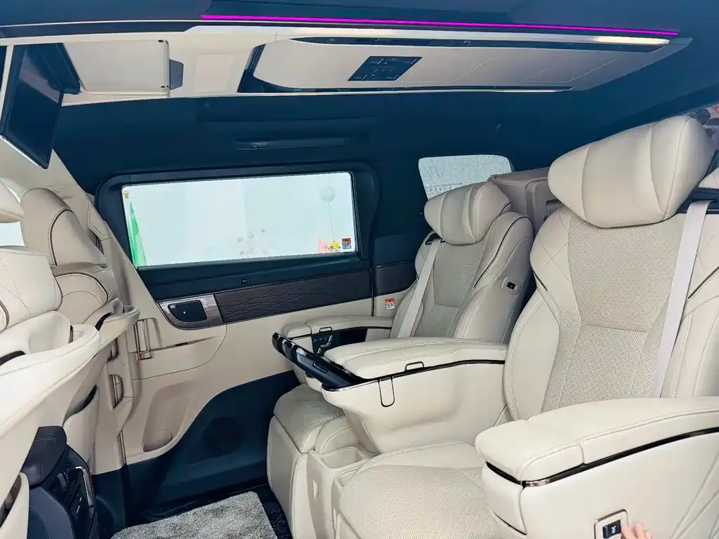 Toyota Alphard — фото 5