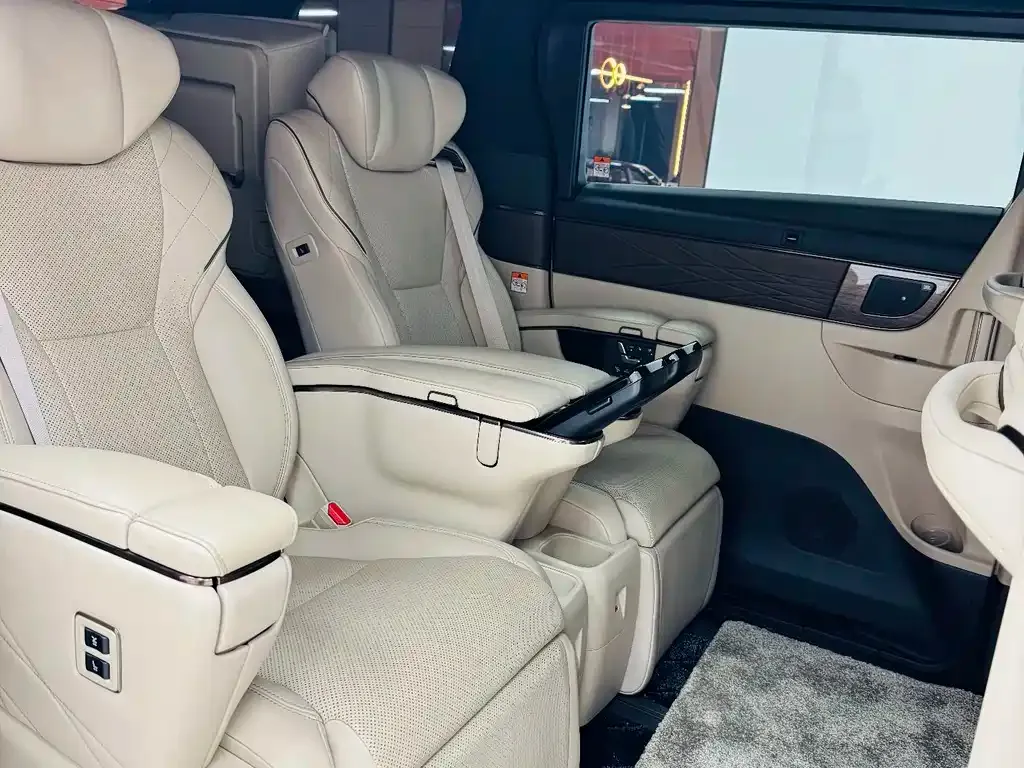 Toyota Alphard — фото 9