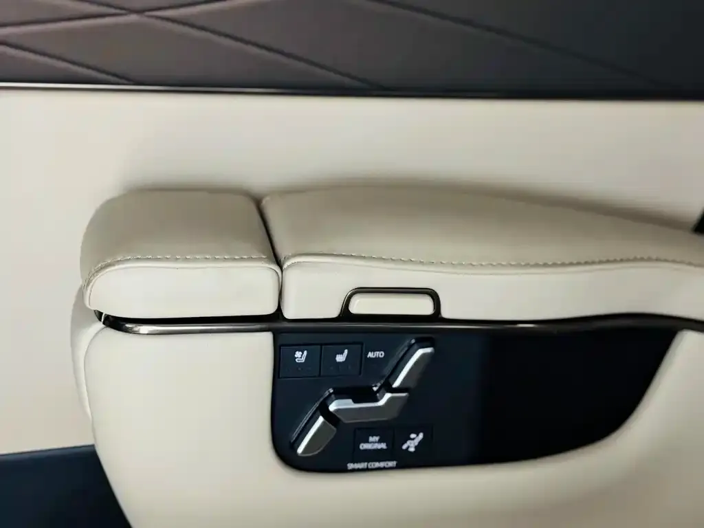 Toyota Alphard — фото 3