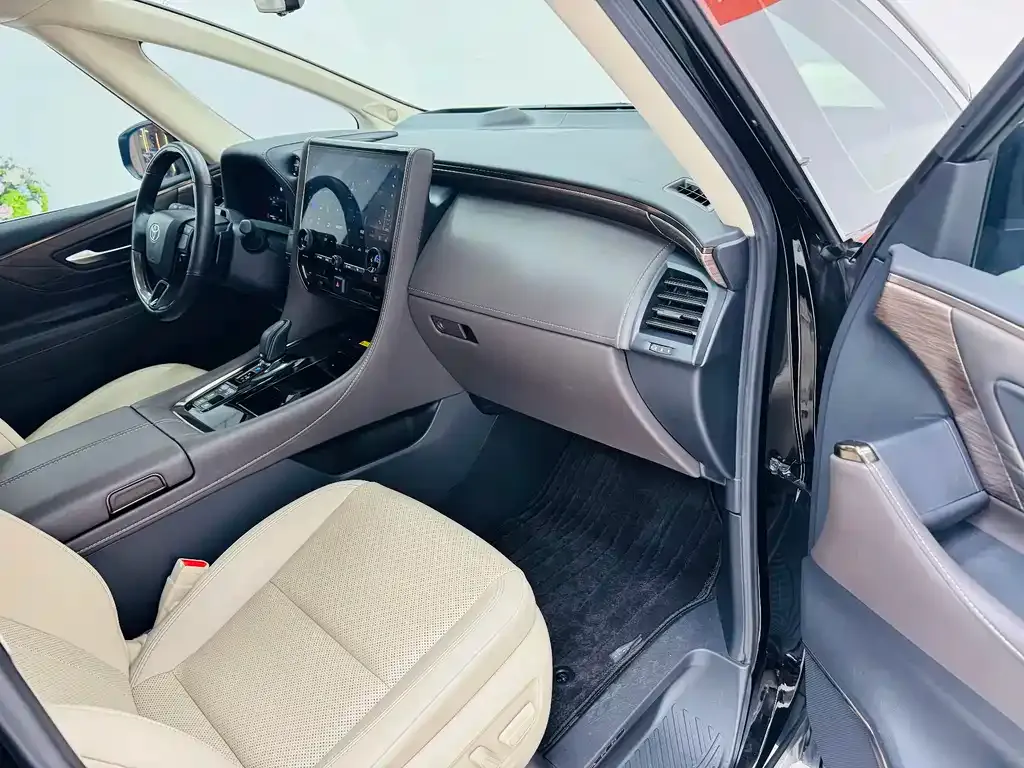 Toyota Alphard — фото 6