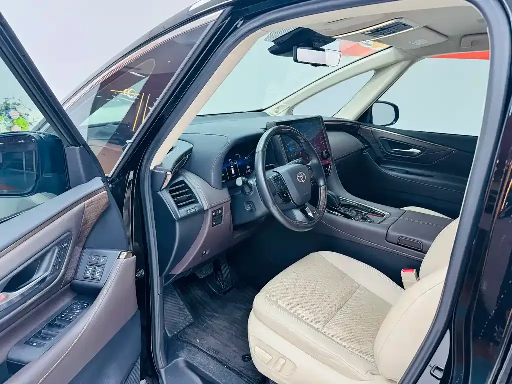 Toyota Alphard — фото 8