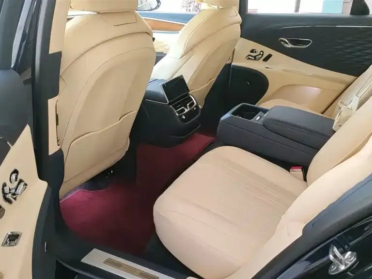 Bentley Flying Spur — фото 4