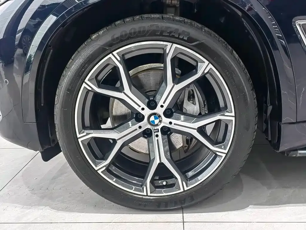 BMW X5 — фото 10