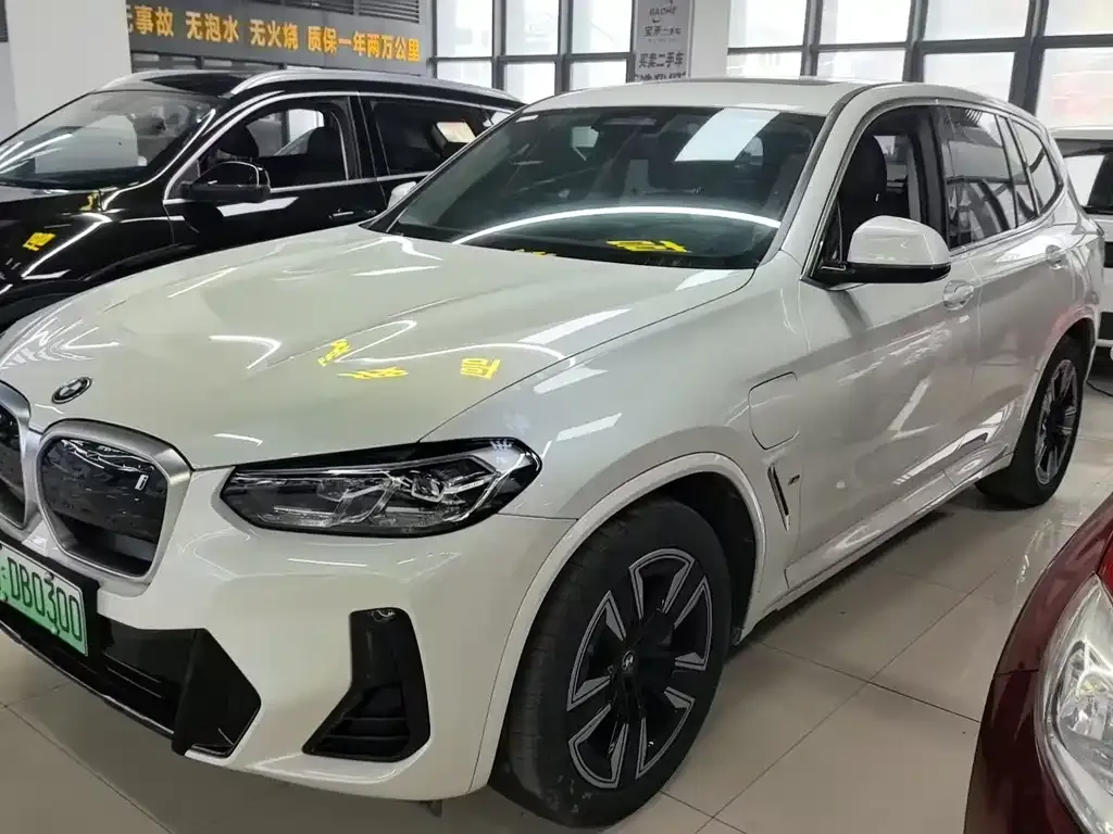 BMW iX3 — фото 1