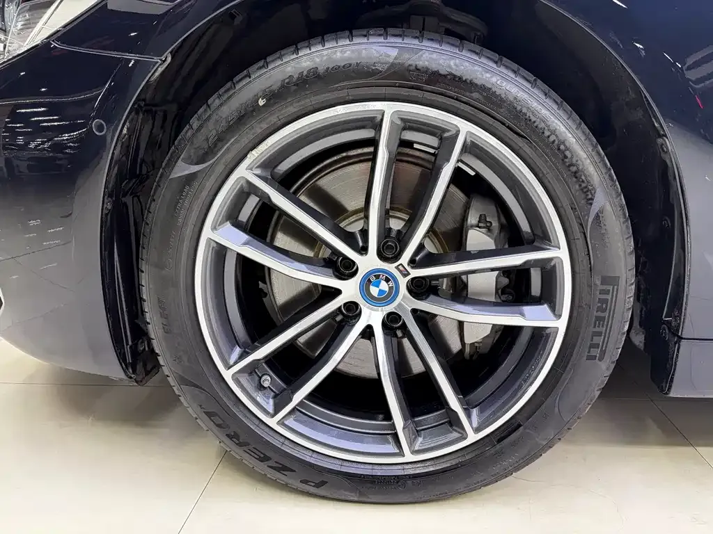BMW 5 Series New Energy — фото 3