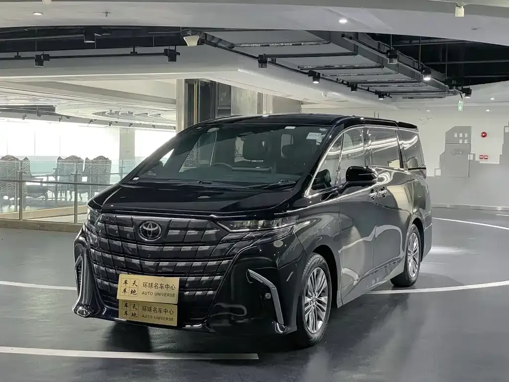 Toyota Alphard — фото 1