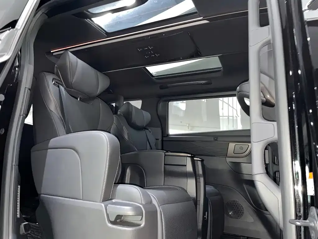 Toyota Alphard — фото 3