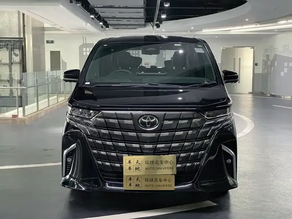 Toyota Alphard — фото 9