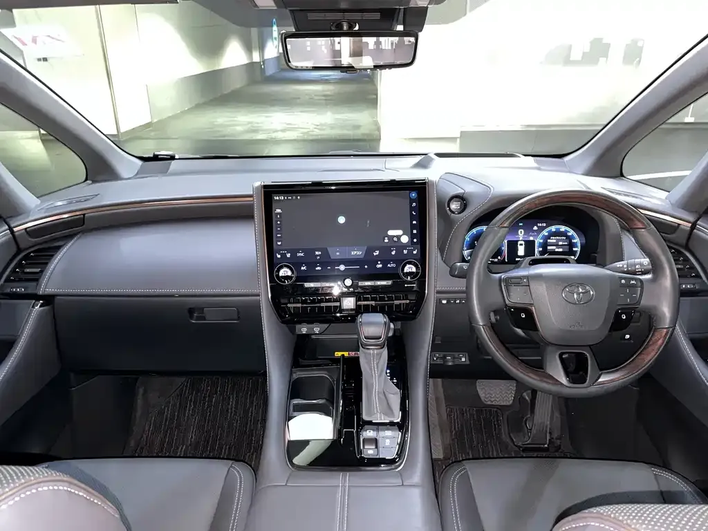 Toyota Alphard — фото 10