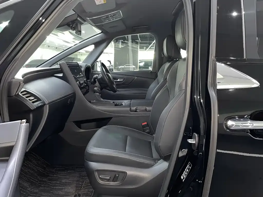 Toyota Alphard — фото 8