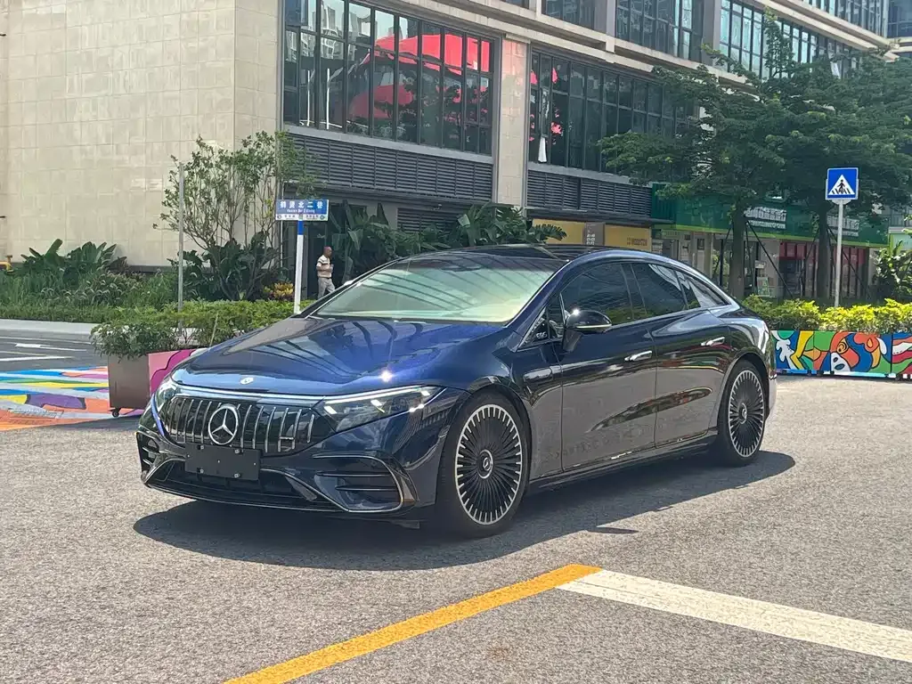 Mercedes-Benz EQS AMG — фото 1