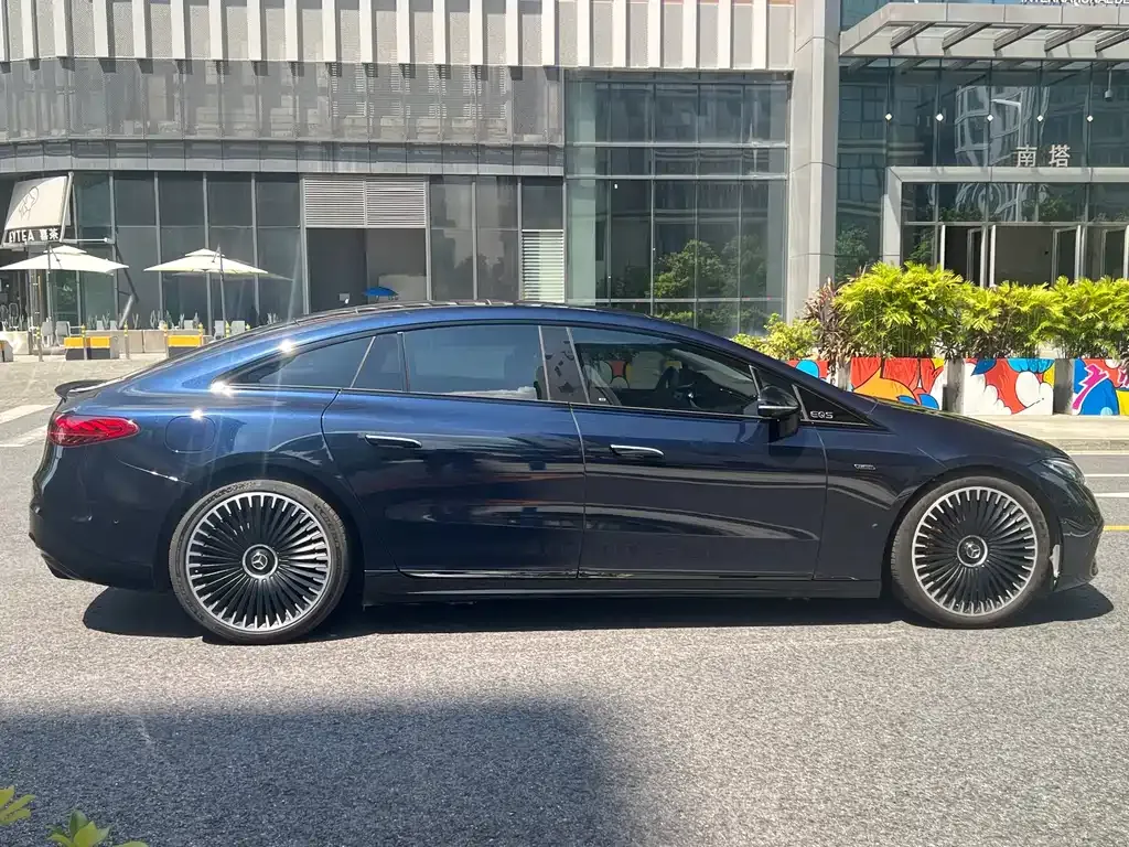 Mercedes-Benz EQS AMG — фото 4