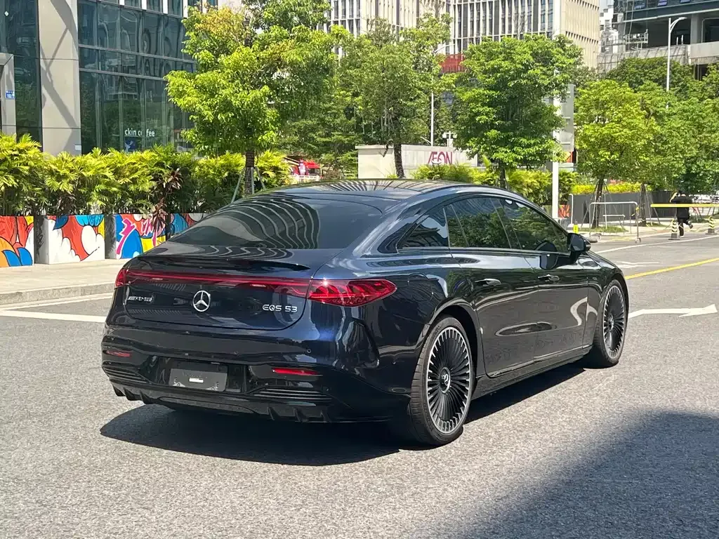 Mercedes-Benz EQS AMG — фото 9
