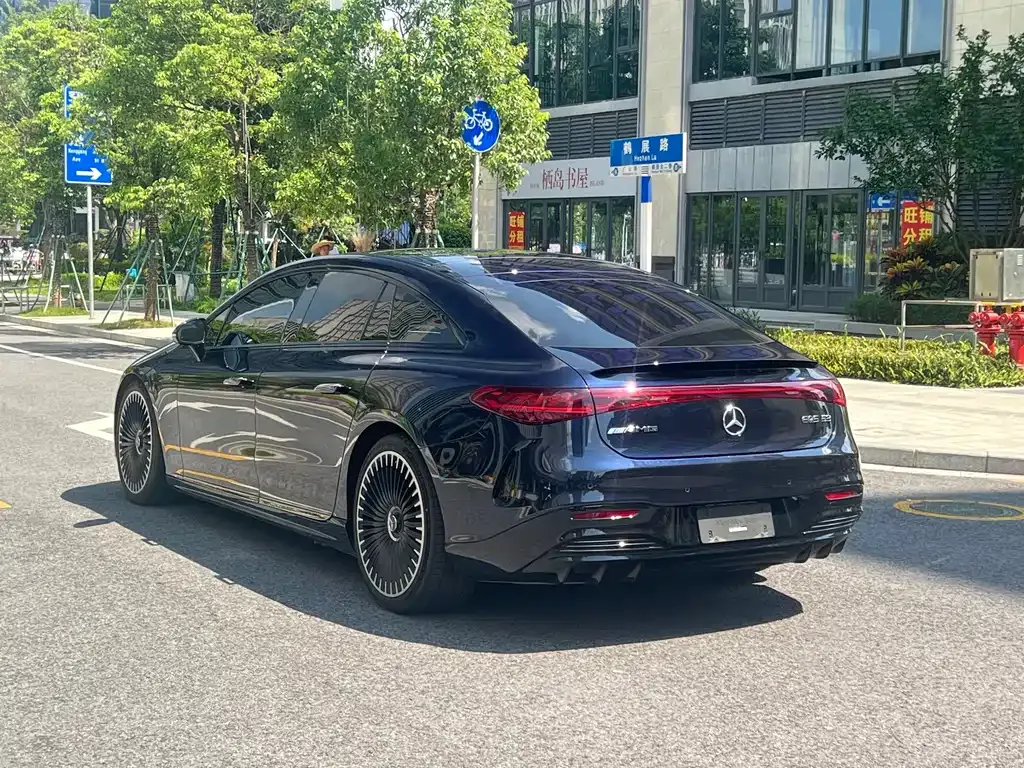 Mercedes-Benz EQS AMG — фото 8