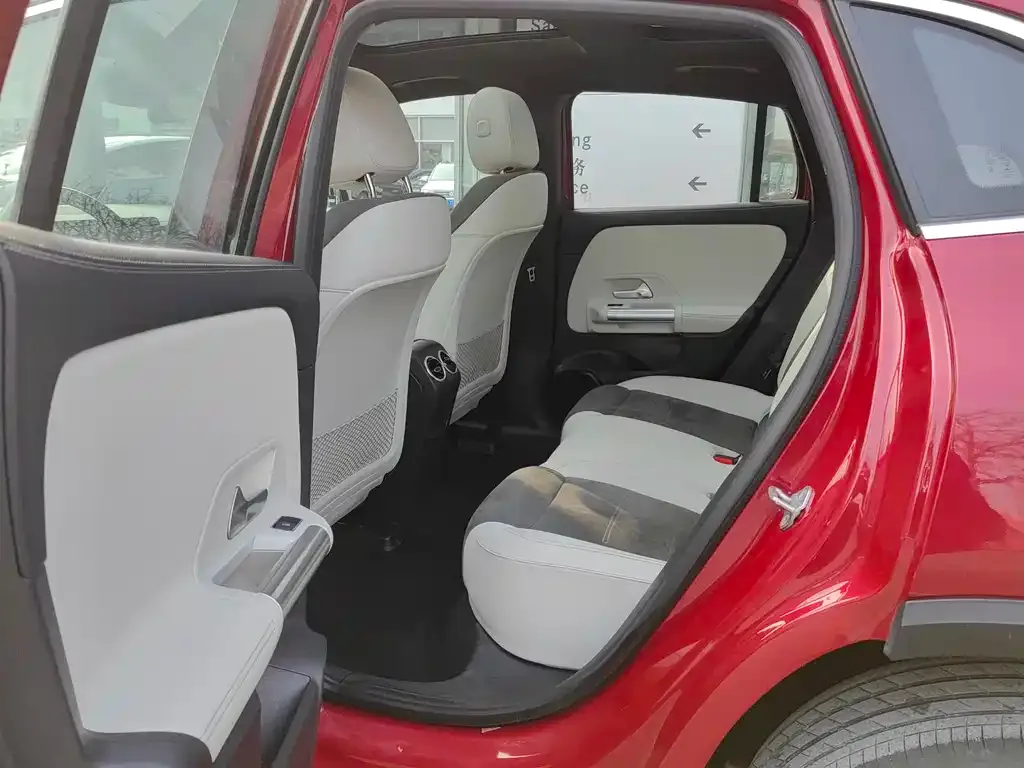 Mercedes-Benz EQA — фото 8