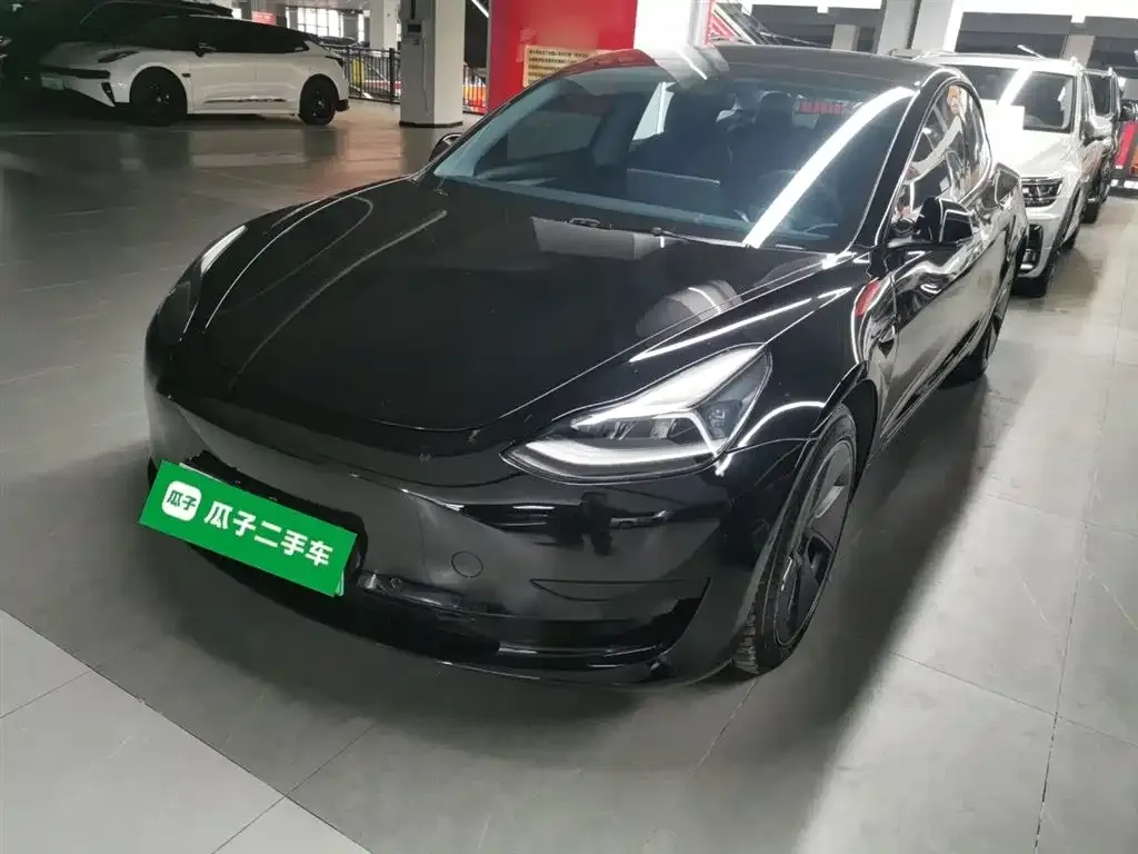 Tesla Model 3 — фото 1