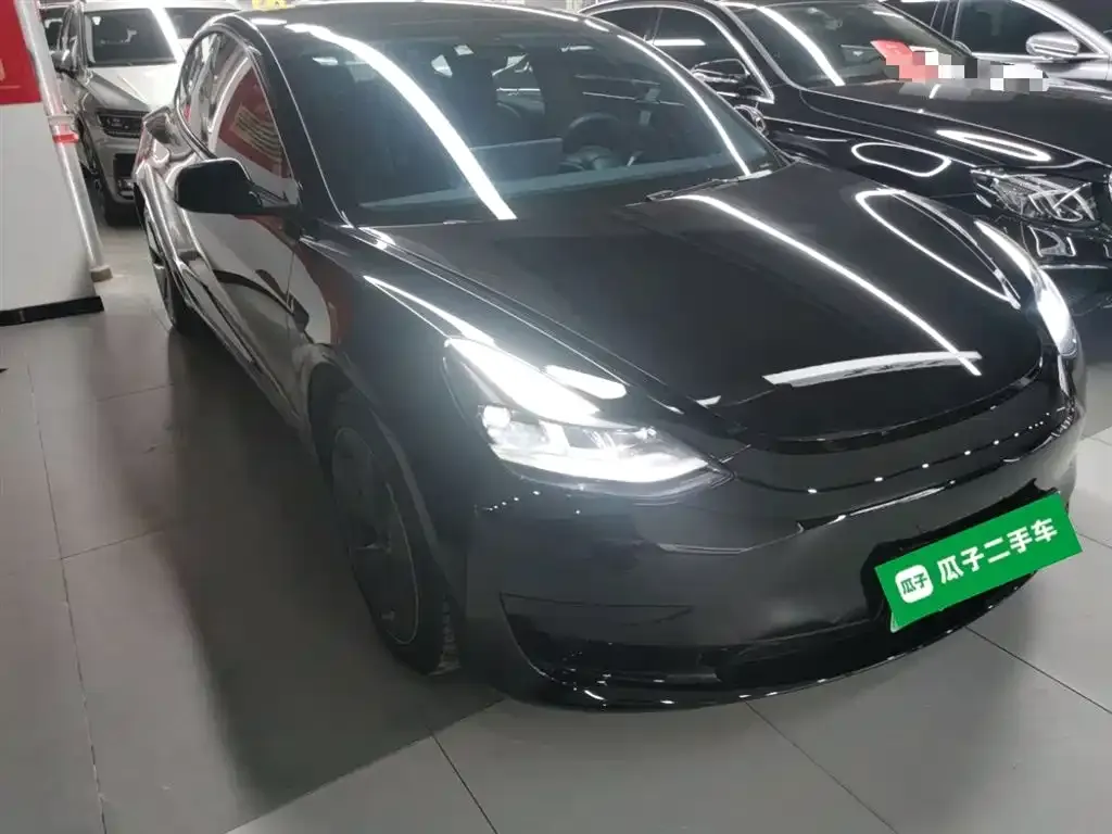 Tesla Model 3 — фото 3