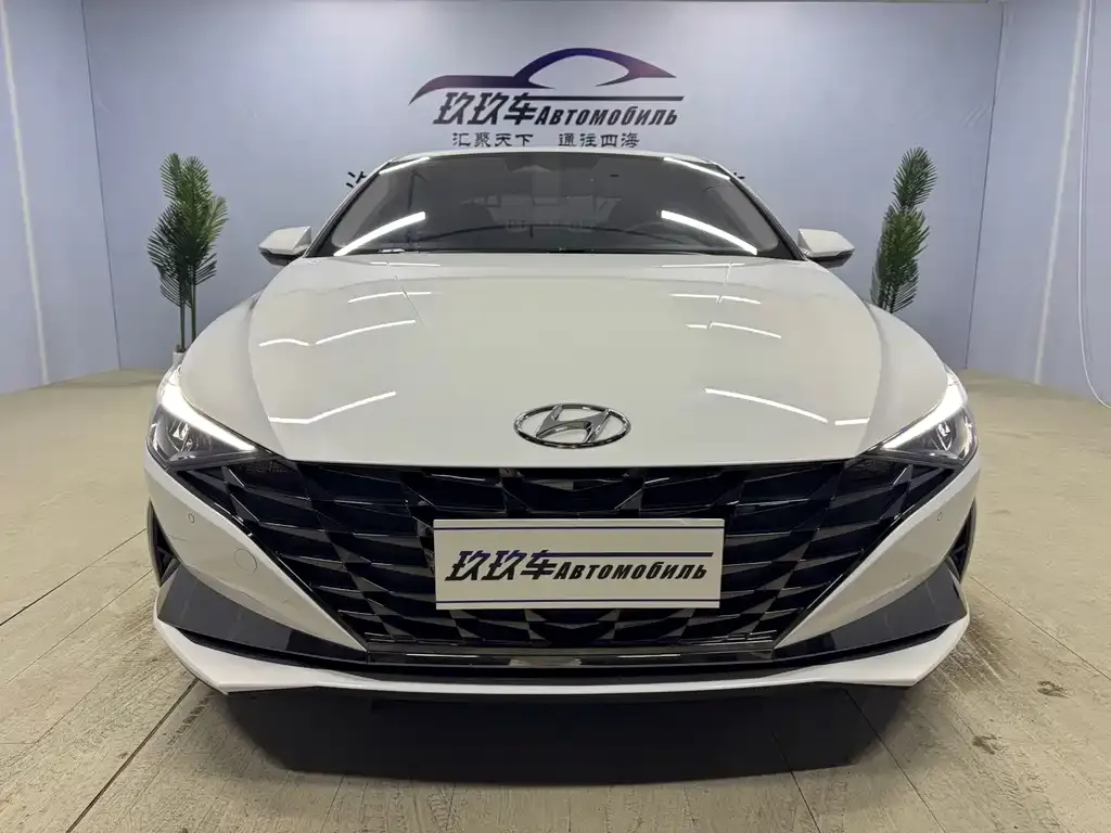 Hyundai Elantra — фото 3
