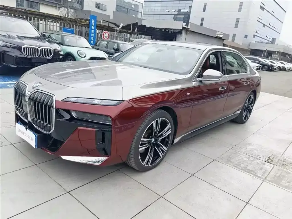 BMW 7 Series — фото 1