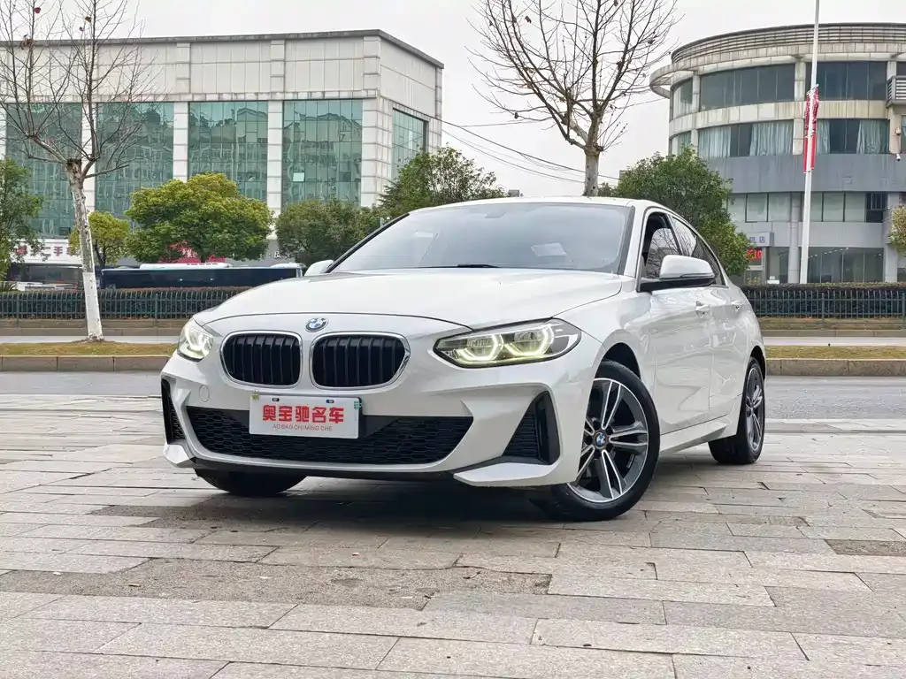 BMW 1 Series — фото 1